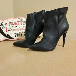 Candie's Black Leather Boots, Sz 8